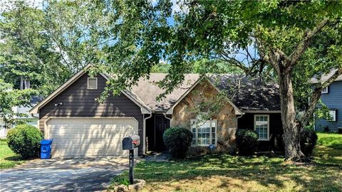Single Family Residence in Lithonia GA 5602 Tunbridge Wells Road.jpg