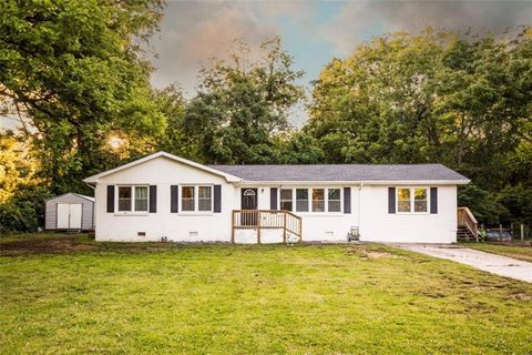 Single Family Residence in Social Circle GA 361 N Dogwood Avenue.jpg