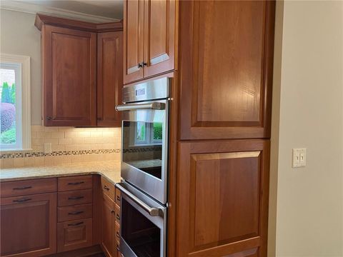Single Family Residence in Alpharetta GA 870 Thornberry Drive 15.jpg