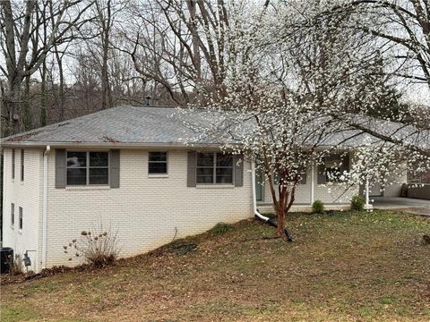 Single Family Residence in Mableton GA 184 Wana Circle.jpg