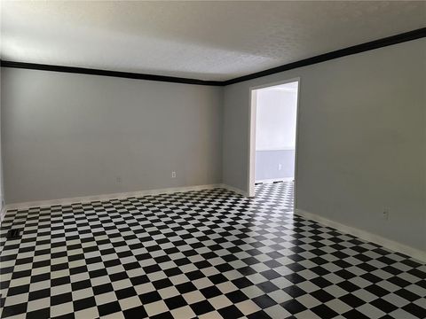 Single Family Residence in Roswell GA 150 N Pond Court 4.jpg