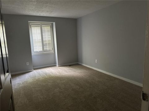 Single Family Residence in Roswell GA 150 N Pond Court 8.jpg