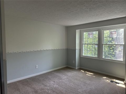 Single Family Residence in Roswell GA 150 N Pond Court 10.jpg