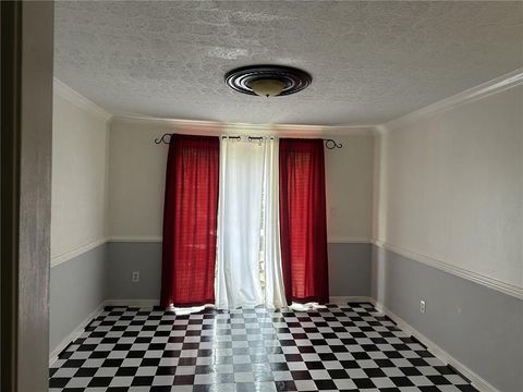 Single Family Residence in Roswell GA 150 N Pond Court 5.jpg
