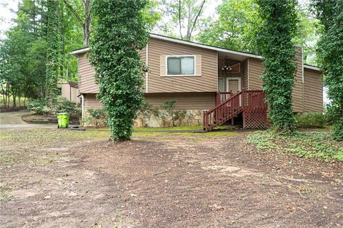 Single Family Residence in Austell GA 6814 Ivy Log Drive.jpg