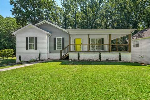 Single Family Residence in Austell GA 6111 Pine Cone Lane.jpg