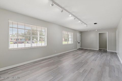 Single Family Residence in Jacksonville FL 916 GROVE PARK Court 13.jpg