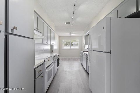 Single Family Residence in Jacksonville FL 916 GROVE PARK Court 14.jpg