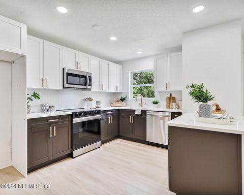 Single Family Residence in Jacksonville FL 2010 MARQUIS Drive.jpg