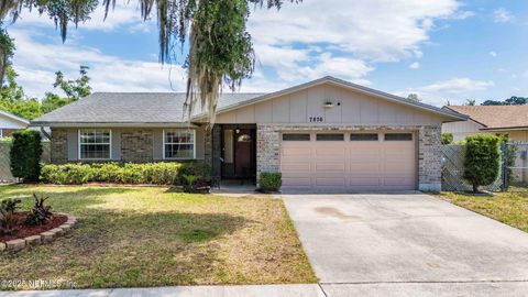 Single Family Residence in Jacksonville FL 7876 SPANISH OAKS Drive.jpg