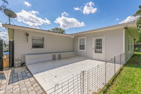 Single Family Residence in Jacksonville FL 5937 LORAN Drive 35.jpg