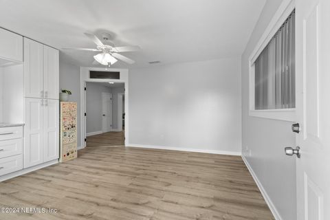 Single Family Residence in Jacksonville FL 5937 LORAN Drive 5.jpg