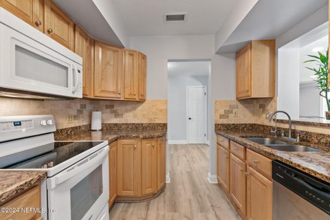 Single Family Residence in Jacksonville FL 5937 LORAN Drive 19.jpg