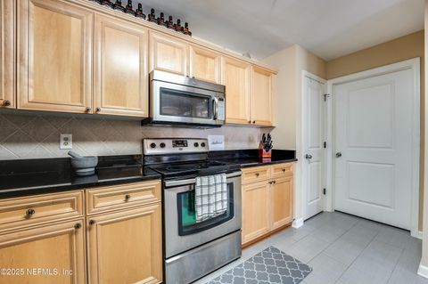 Condominium in Jacksonville FL 400 E BAY Street #208 12.jpg