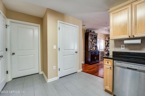 Condominium in Jacksonville FL 400 E BAY Street #208 11.jpg