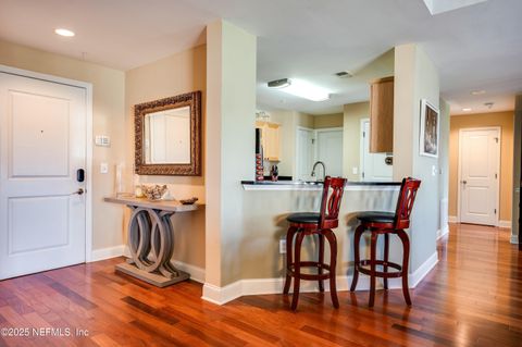 Condominium in Jacksonville FL 400 E BAY Street #208 2.jpg