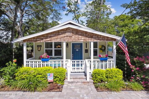Single Family Residence in Fernandina Beach FL 111 S 4TH Street.jpg
