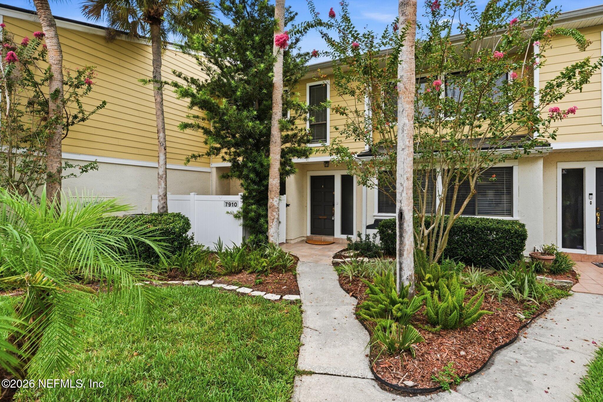 7910 Los Robles Ct, Jacksonville, FL 32256