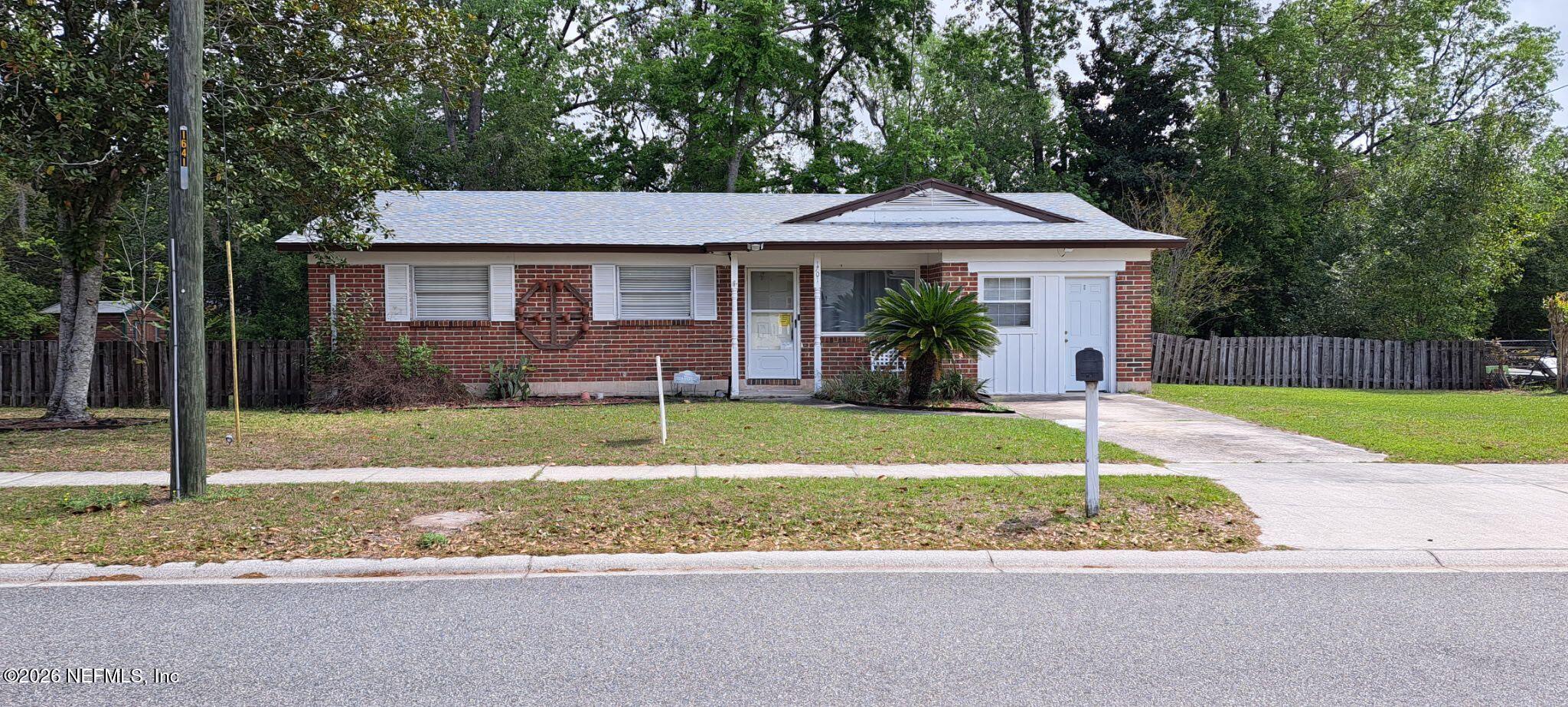 1701 Grove Park Dr, Orange Park, FL 32073