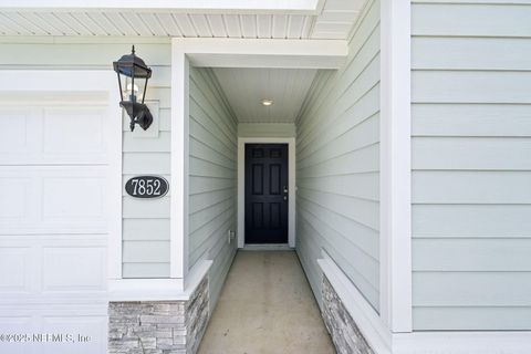 Single Family Residence in Jacksonville FL 7852 GREATFORD Way 4.jpg
