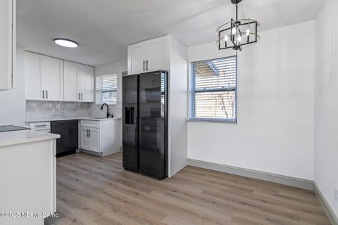 Single Family Residence in Jacksonville FL 5181 ADMIRAL Drive 9.jpg