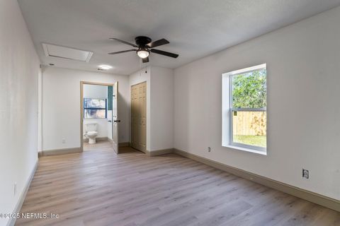 Single Family Residence in Jacksonville FL 5181 ADMIRAL Drive 15.jpg