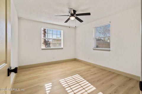 Single Family Residence in Jacksonville FL 5181 ADMIRAL Drive 19.jpg