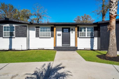 Single Family Residence in Jacksonville FL 5181 ADMIRAL Drive 4.jpg