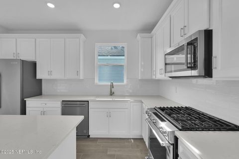 Single Family Residence in Yulee FL 608 ECLIPTIC Loop 7.jpg