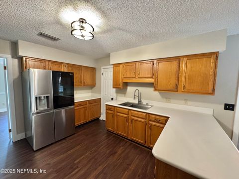 Single Family Residence in Jacksonville FL 11538 SEDGEMOORE Drive 3.jpg
