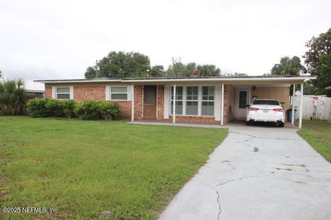Single Family Residence in East Palatka FL 140 W ST JOHNS Terrace.jpg