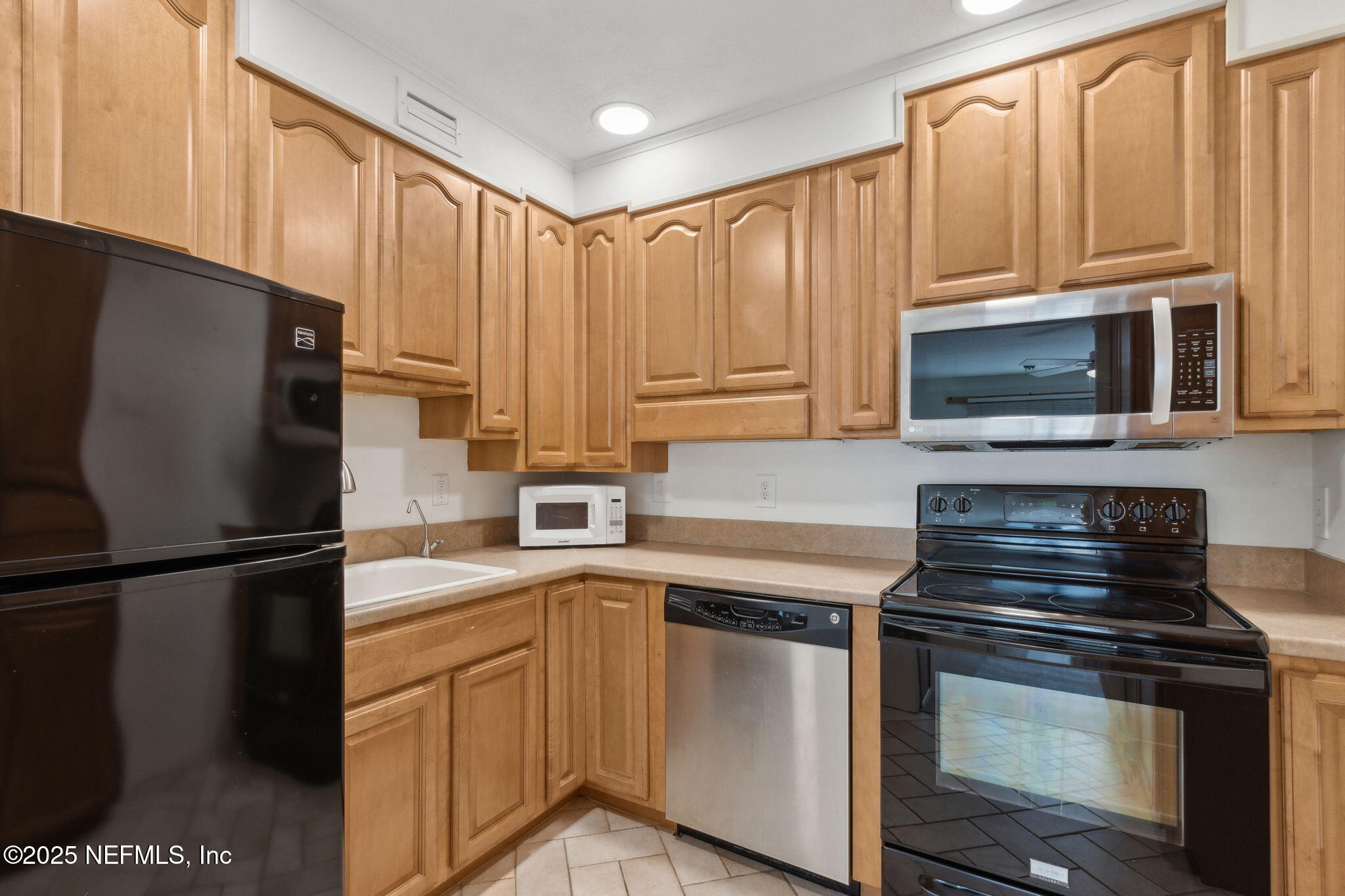 Condominium in Fernandina Beach FL 4746 GULFSTREAM Court 16.jpg