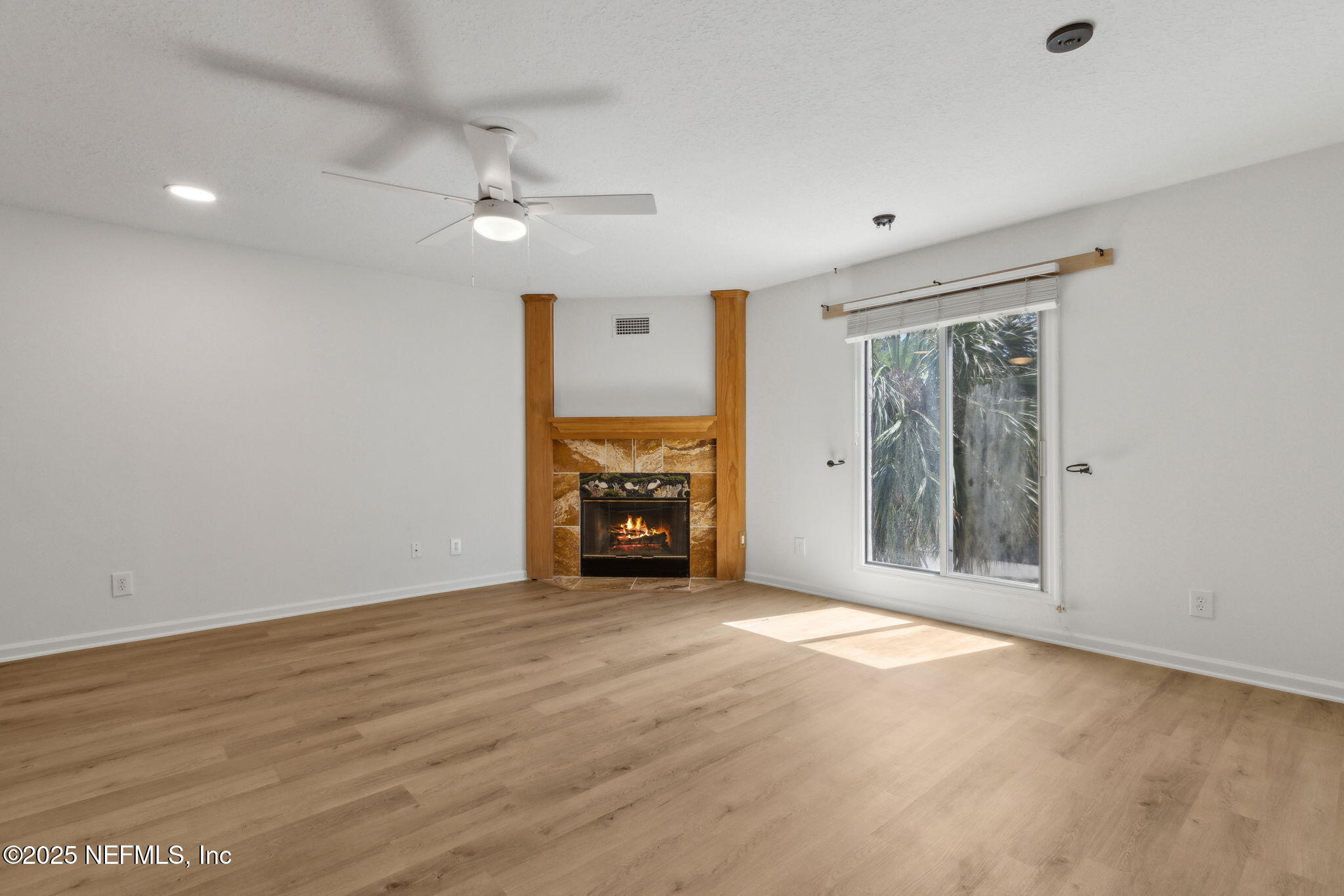 Condominium in Fernandina Beach FL 4746 GULFSTREAM Court 13.jpg