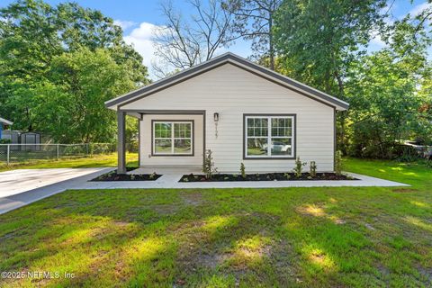 Single Family Residence in Jacksonville FL 9127 WAYNESBORO Avenue.jpg