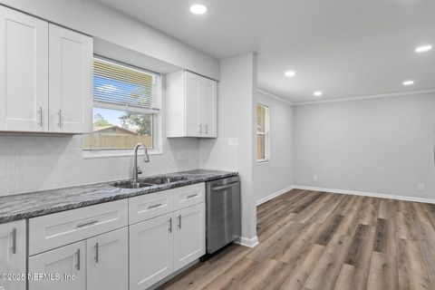 Single Family Residence in Jacksonville FL 5534 SHERI Lane 8.jpg