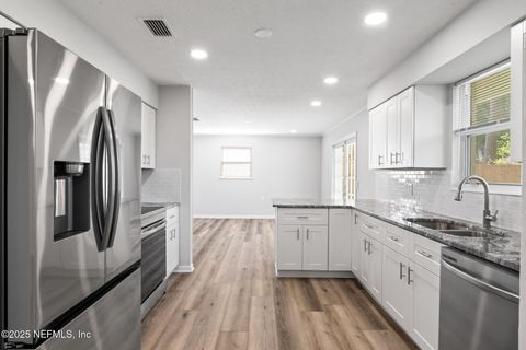 Single Family Residence in Jacksonville FL 5534 SHERI Lane 5.jpg