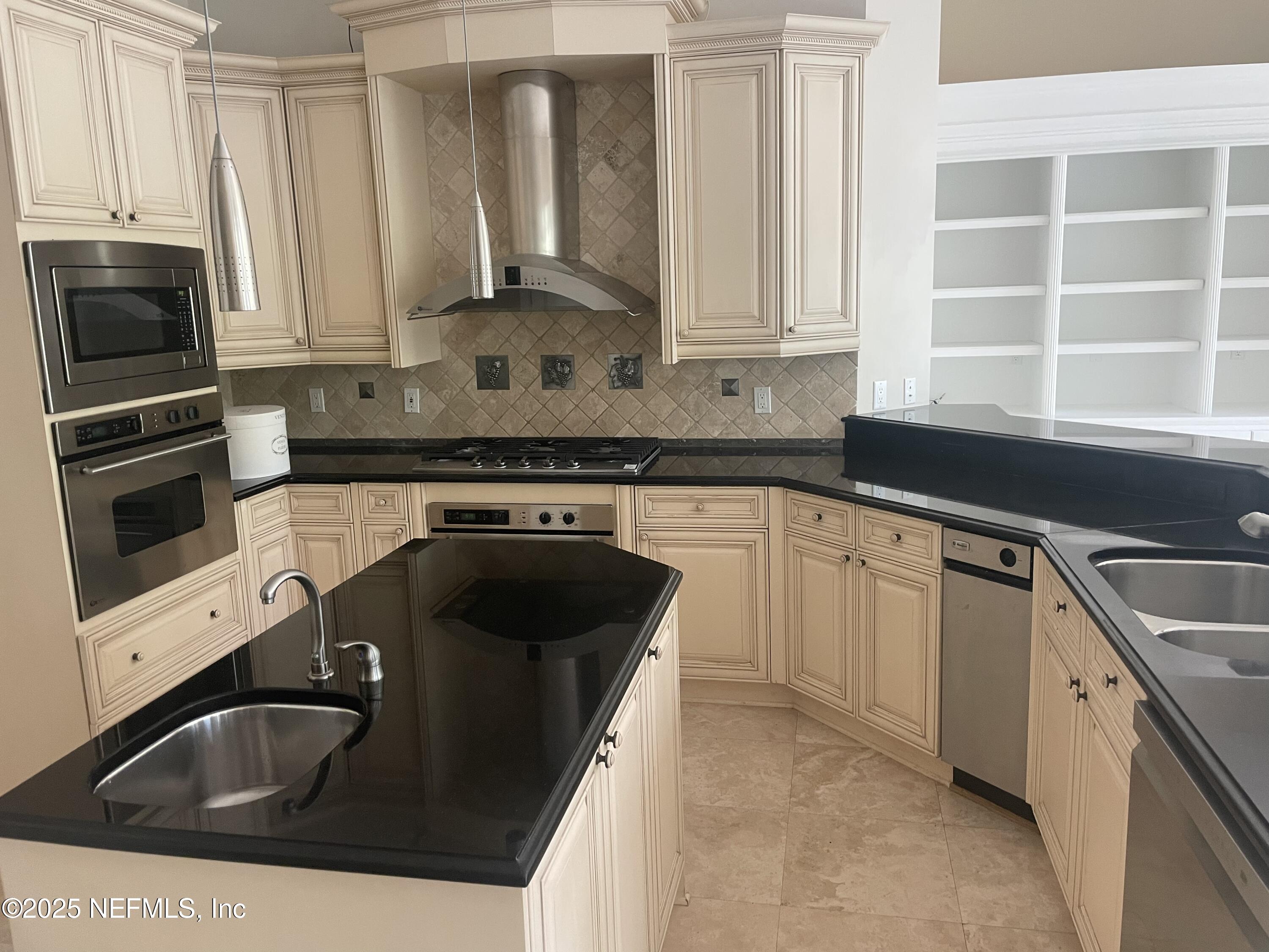 Single Family Residence in Jacksonville FL 4521 SWILCAN BRIDGE Lane 7.jpg