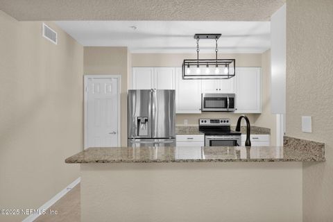 Condominium in Jacksonville FL 8539 GATE Parkway #624.jpg