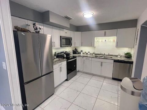 Single Family Residence in Jacksonville FL 4123 PIPER Drive 26.jpg