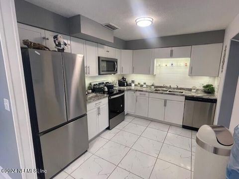 Single Family Residence in Jacksonville FL 4123 PIPER Drive 27.jpg