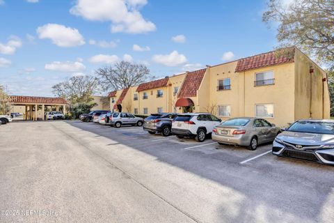 Condominium in Jacksonville FL 6528 VALEROSA Court.jpg
