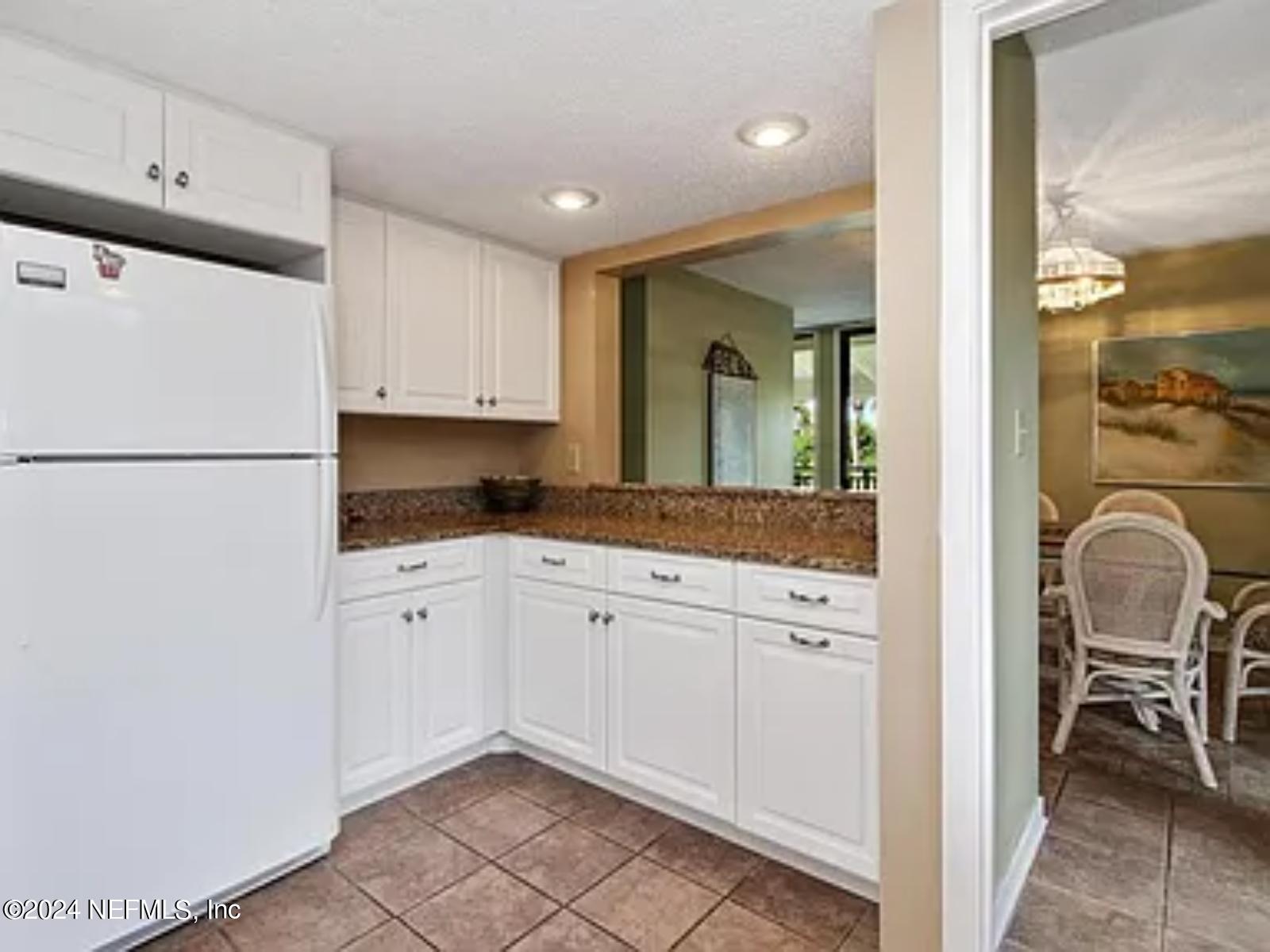 Townhouse in Fernandina Beach FL 1302 SHIPWATCH Circle 18.jpg