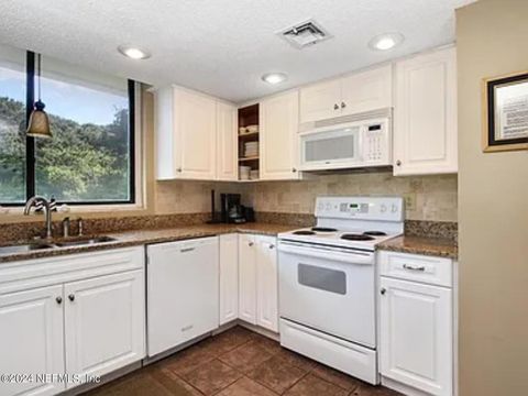 Townhouse in Fernandina Beach FL 1302 SHIPWATCH Circle 17.jpg
