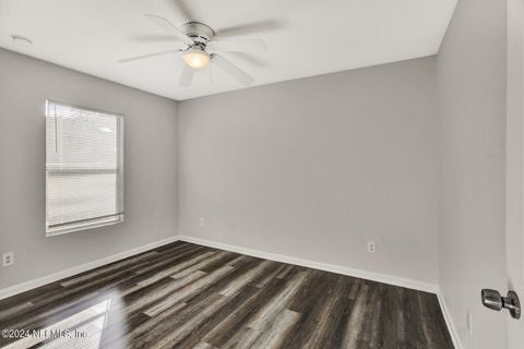 Single Family Residence in Jacksonville FL 8323 DANDY Avenue 13.jpg