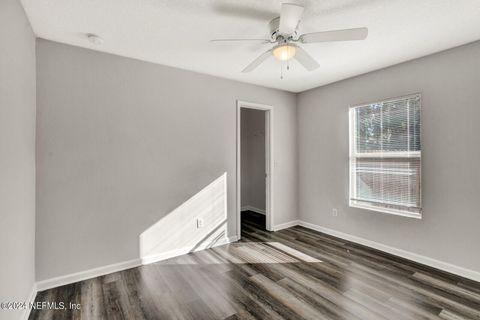 Single Family Residence in Jacksonville FL 8323 DANDY Avenue 15.jpg