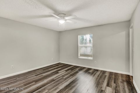 Single Family Residence in Jacksonville FL 8323 DANDY Avenue 9.jpg