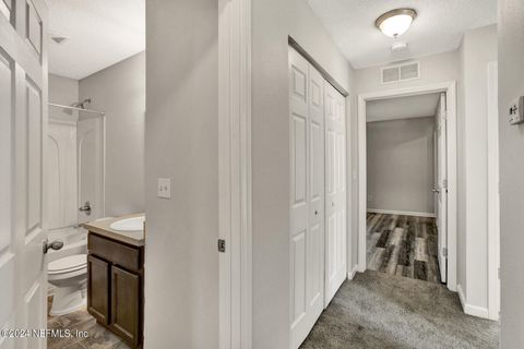Single Family Residence in Jacksonville FL 8323 DANDY Avenue 14.jpg