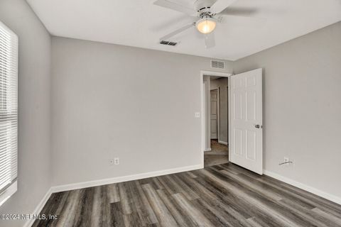 Single Family Residence in Jacksonville FL 8323 DANDY Avenue 16.jpg