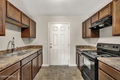 Single Family Residence in Jacksonville FL 8323 DANDY Avenue 6.jpg