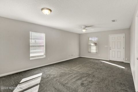 Single Family Residence in Jacksonville FL 8323 DANDY Avenue 3.jpg